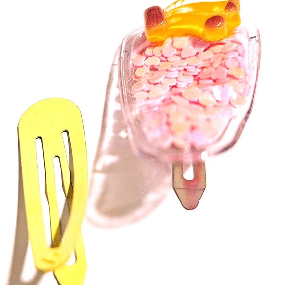 Banana Shaker Hair Clip Set Yellow Snap Barrettes Cute Kawaii Confetti Girl Gift - Picture 3 of 4